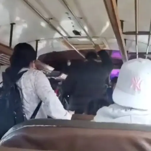 Robo en bus de Villa Nueva. ,Captura de pantalla video X.