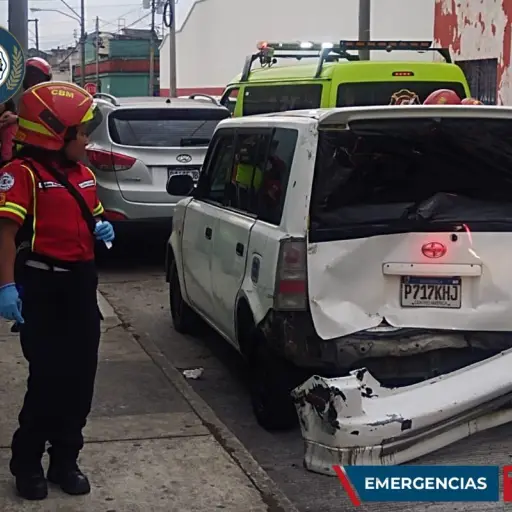 Conductor de taxi herido de bala pide auxilio. ,Bomberos Municipales. 