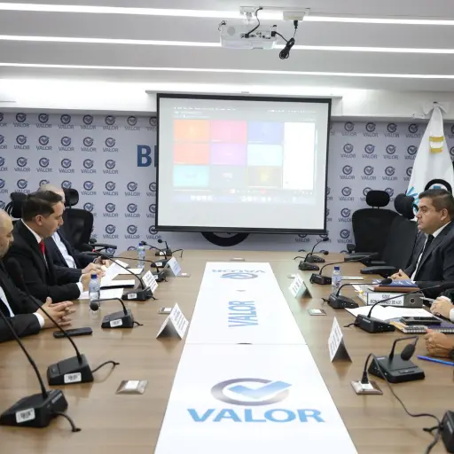 La Comisión de Economía y Comercio Exterior, presidida por el diputado Faver Salazar se reunió de forma híbrida este martes. ,Foto X