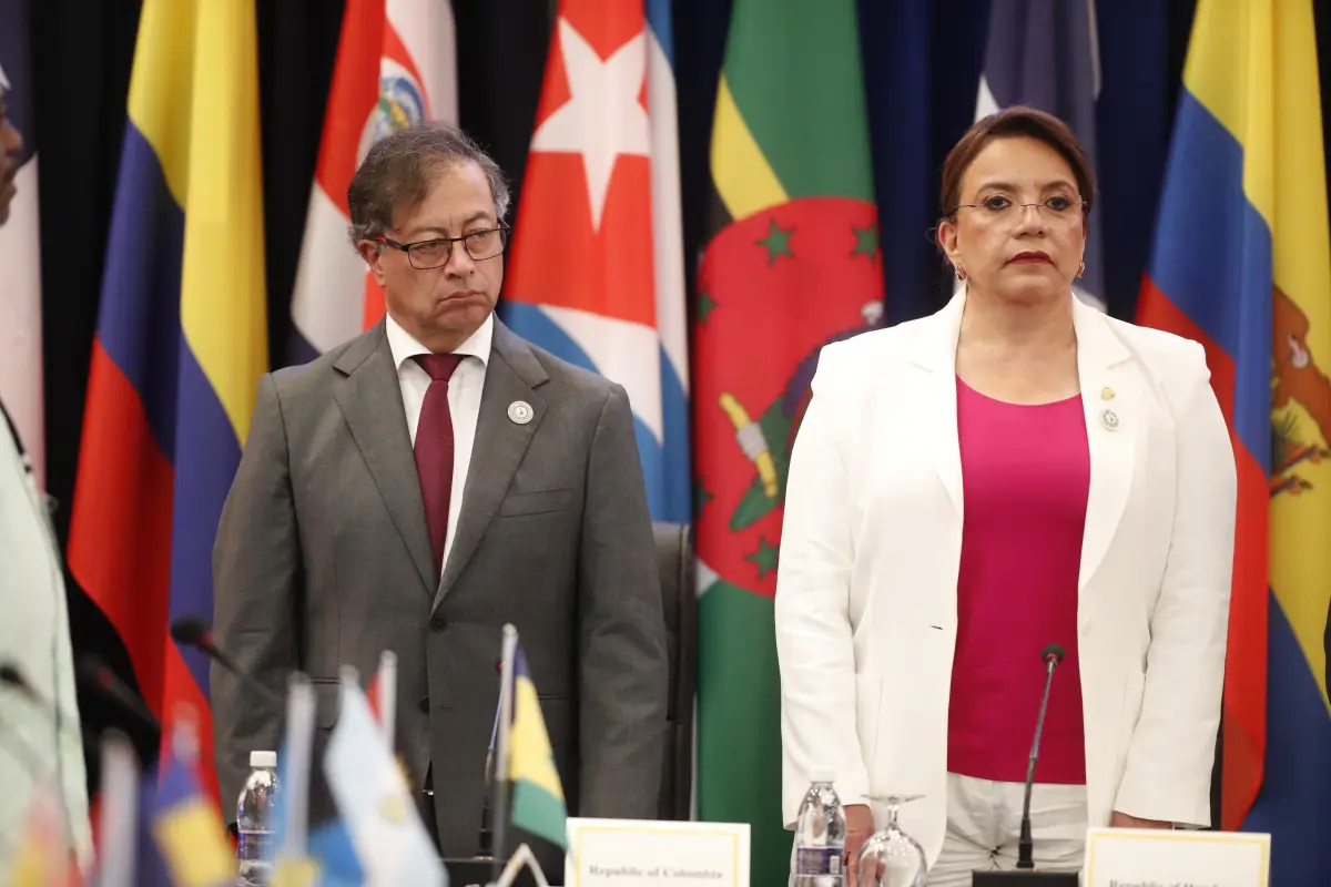Fotografía de archivo de los presidentes de Colombia, Gustavo Petro, y de Honduras, Xiomara Castro, quien le entregará a su homólogo colombiano la presidencia pro tempore de la Celac., Foto EFE
