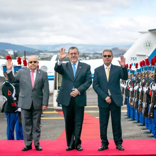 El presidente Bernardo Arévalo llega a Honduras para participar en cumbre de Celac.
