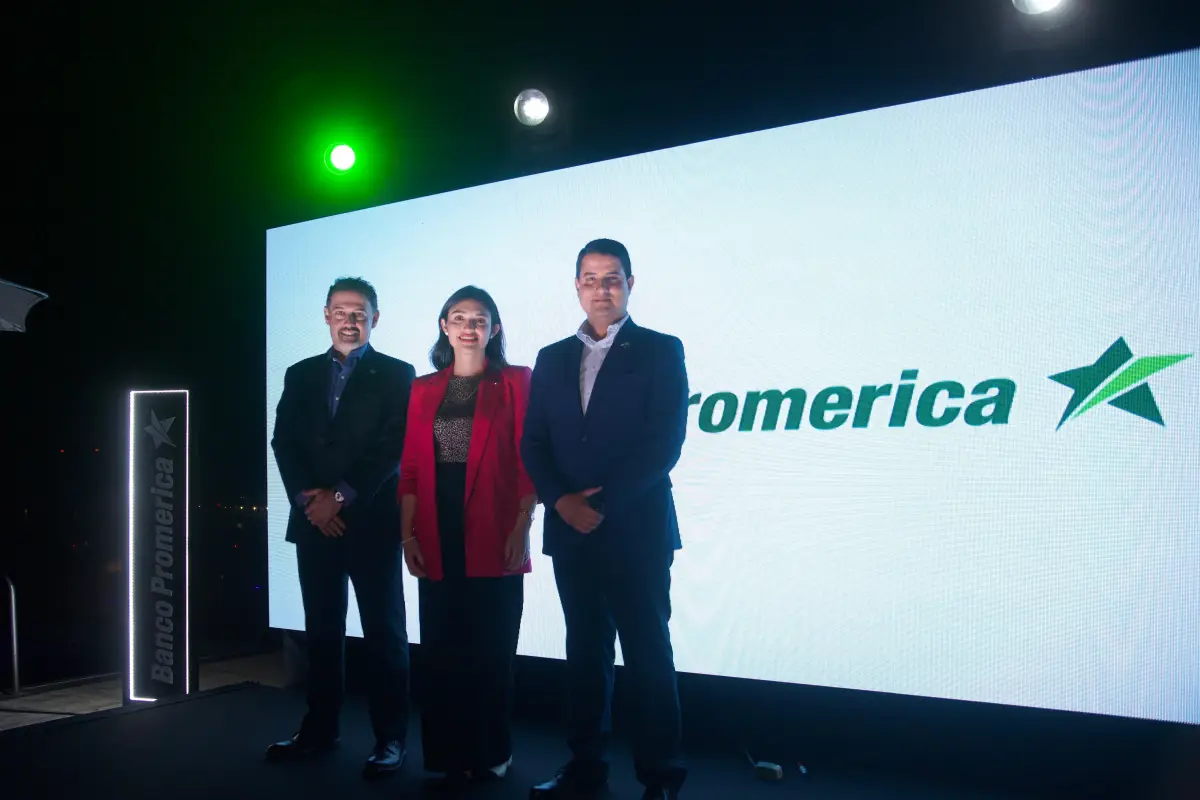 Vladimir Rubin, Director de Banca de Personas de Banco Promerica, Bianca Esposito Subdirectora Inguat y Juan Carlos Flores, Gerente de Medios de Pago, Banco Promerica., Foto Omar Solís