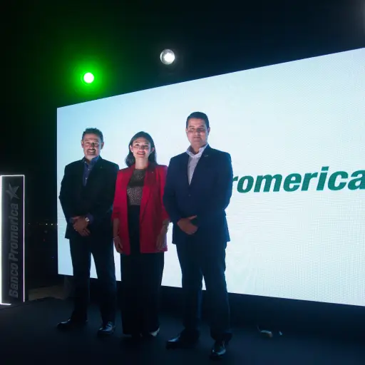 Vladimir Rubin, Director de Banca de Personas de Banco Promerica, Bianca Esposito Subdirectora Inguat y Juan Carlos Flores, Gerente de Medios de Pago, Banco Promerica. ,Foto Omar Solís