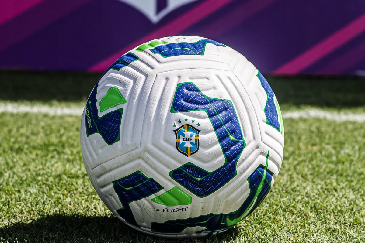 CBF responde a la polémica por el uniforme rojo de Brasil - CBF