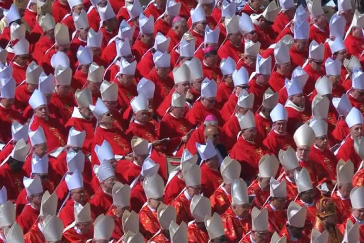 Cardenales en Plaza de San Pedro , Captura de video