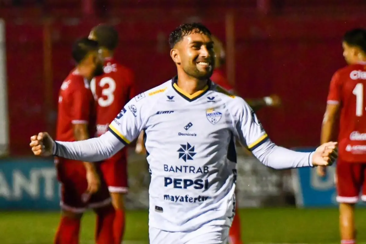 Celebración de Delfino Álvarez - CSD Cobán Imperial