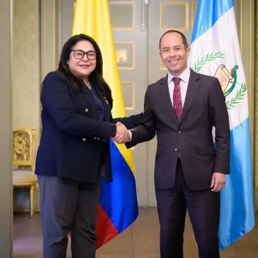 La vicecanciller Mónica Bolaños Pérez y el viceministro de Relaciones Exteriores de Colombia, Daniel Ávila Camacho. ,Foto X