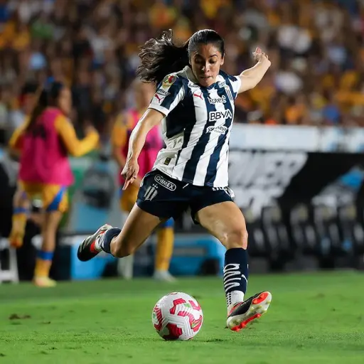 La futbolista guatemalteca Ana Lucía Martínez - Rayadas