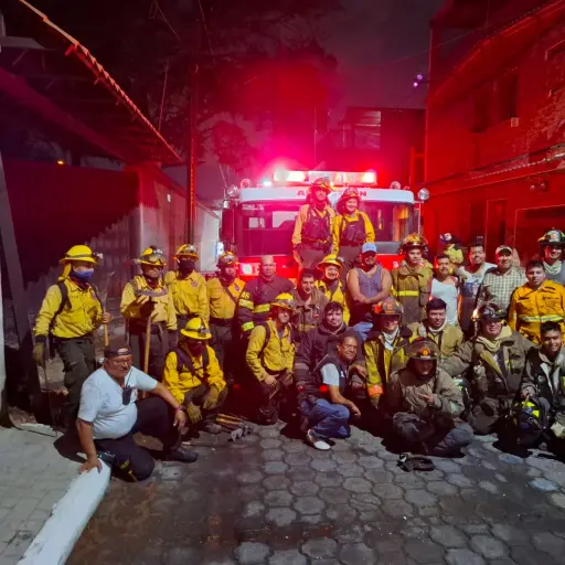 Bomberos Forestales lograron apagar un incendio ocurrido en Amatitlán, luego de varias horas de esfuerzo y trabajo duro.  ,Conred.