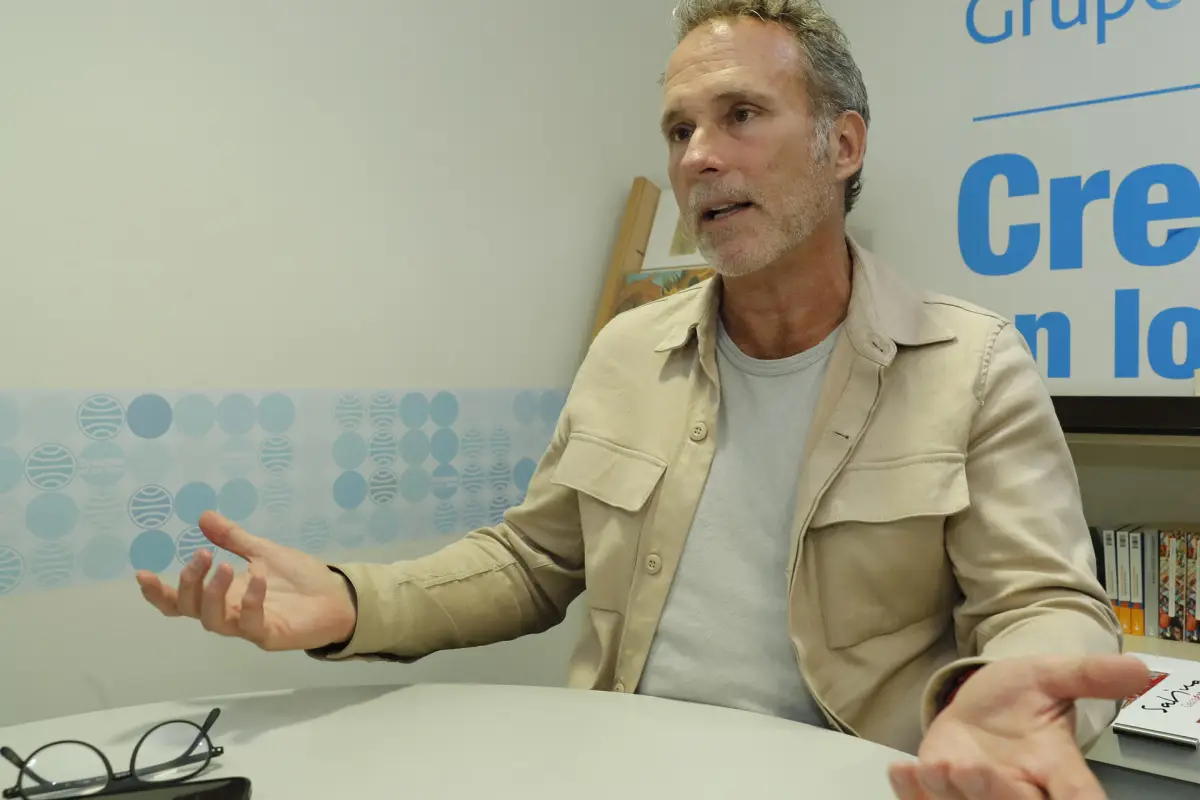 El director del Instituto de Turismo de Guatemala, Harry Whitbeck, habla durante una entrevista con EFE este viernes, en Ciudad de México (México),  EFE/ Mario Guzmán
