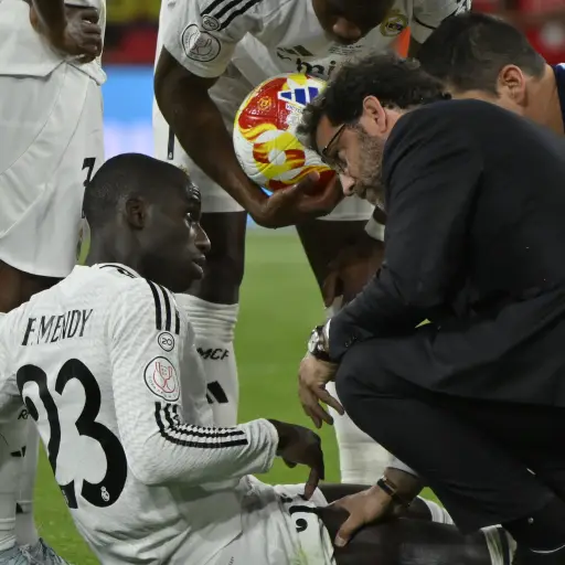Mendy salió lesionado en la final de la Copa del Rey 2025 