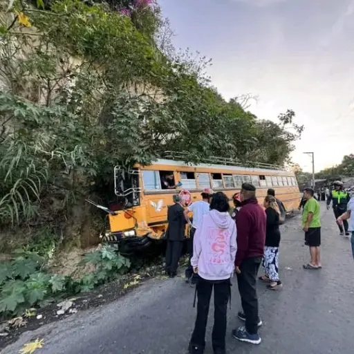 La unidad de transporte de pasajeros provenía de una actividad religiosa. ,Dalia Santos / PMT de Villa Nueva.