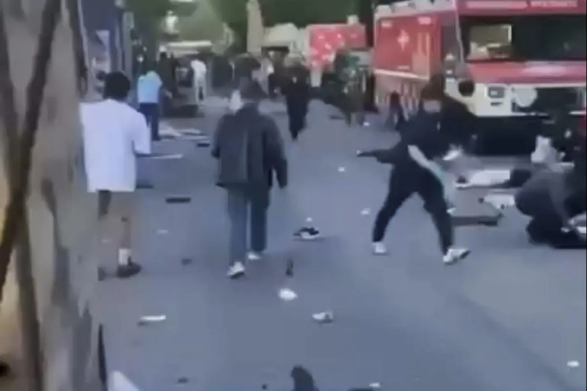 Captura de video que muestra el momento después de un atropello masivo contra una multitud que asistía a un festival callejero en la ciudad de Vancouver, en el extremo oeste de Canadá, en el que Varias personas murieron y otras resultaron heridas,  EFE/JC Janiola -SOLO USO EDITORIAL/SOLO DISPONIBLE PARA ILUSTRAR LA NOTICIA QUE ACOMPAÑA (CRÉDITO OBLIGATORIO)-
