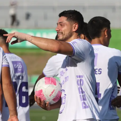 Darwin Lom le dio  el triunfo a Comunicaciones sobre Xinabajul 