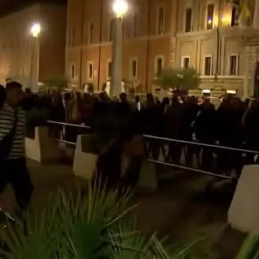 Tensión y estampida en el Vaticano. ,Redes sociales