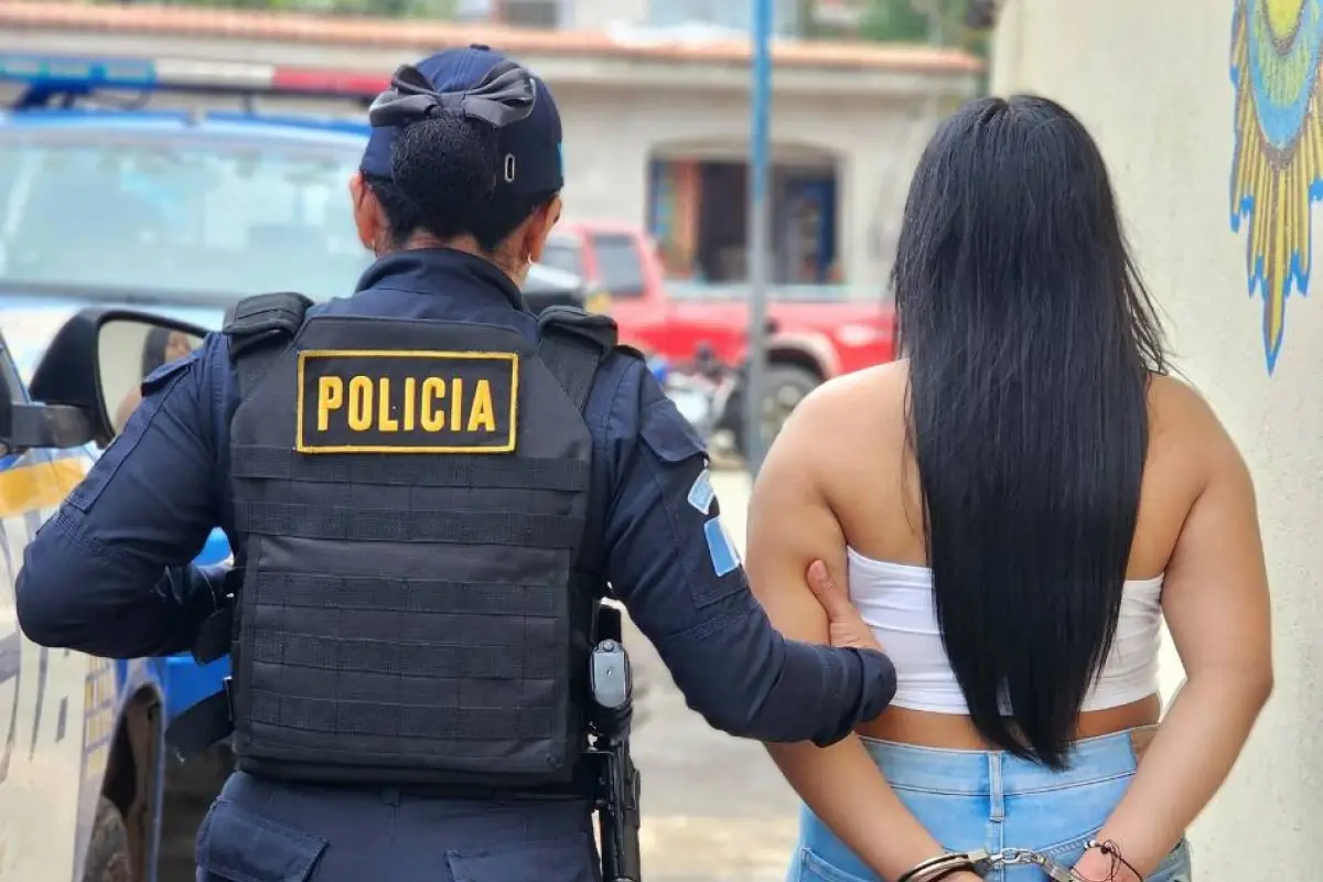 Mujer armada fue detenida antes de atacar., PNC