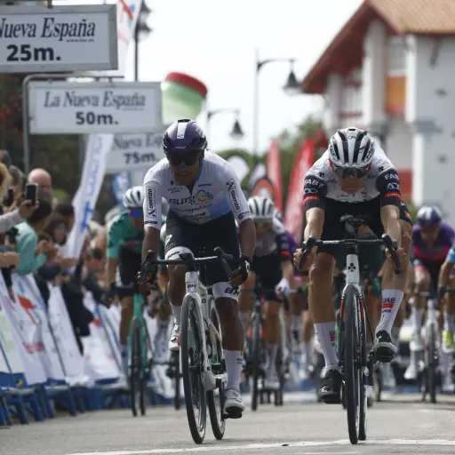 Sergio Chumil inicia con fuerza en la Vuelta a Asturias 2025 - Team Burgos BH