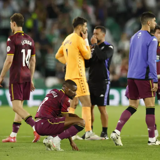 Real Valladolid, primer club descendido en España - EFE