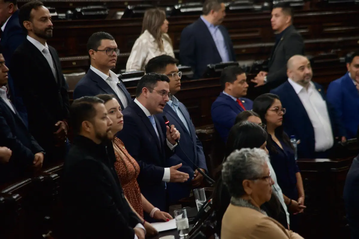 El diputado Samuel Pérez tomó la palabra durante la sesión plenaria de este jueves., Omar Solís/Emisoras Unidas