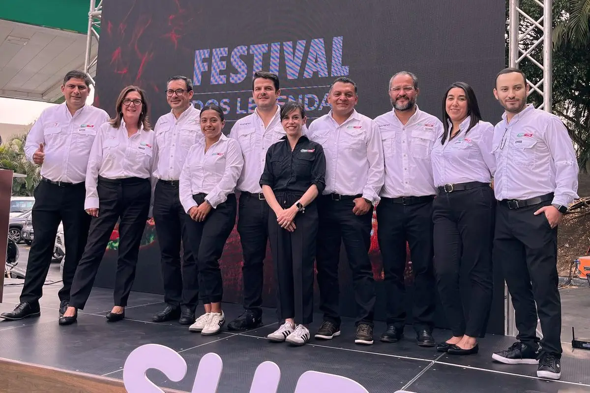 Super 7, Foto Sandy Sandoval