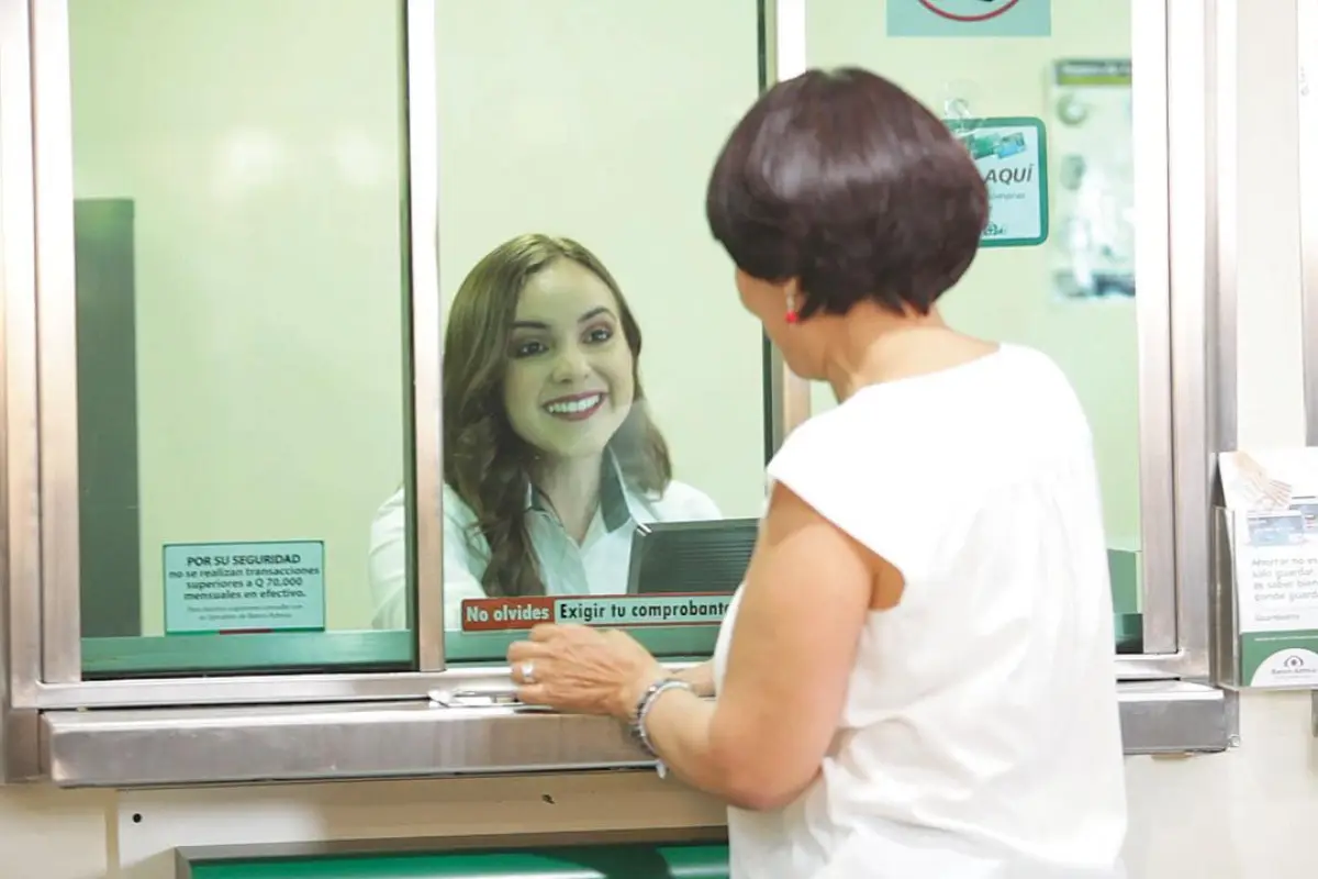 Banco Azteca, Cortesía