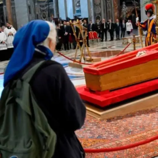 Sor Geneviève Jeanningros / Papa Francisco ,Captura de pantalla