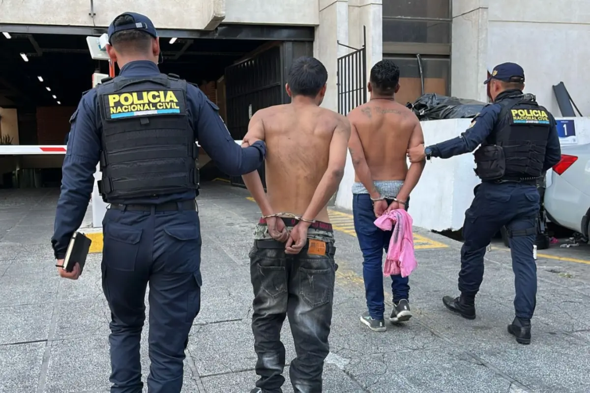 Los presuntos asaltabuses fueron trasladados a tribunales., PNC