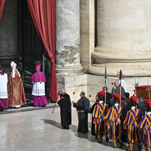 Trasladan el cuerpo del papa Francisco a la Basílica de San Pedro ,EFE
