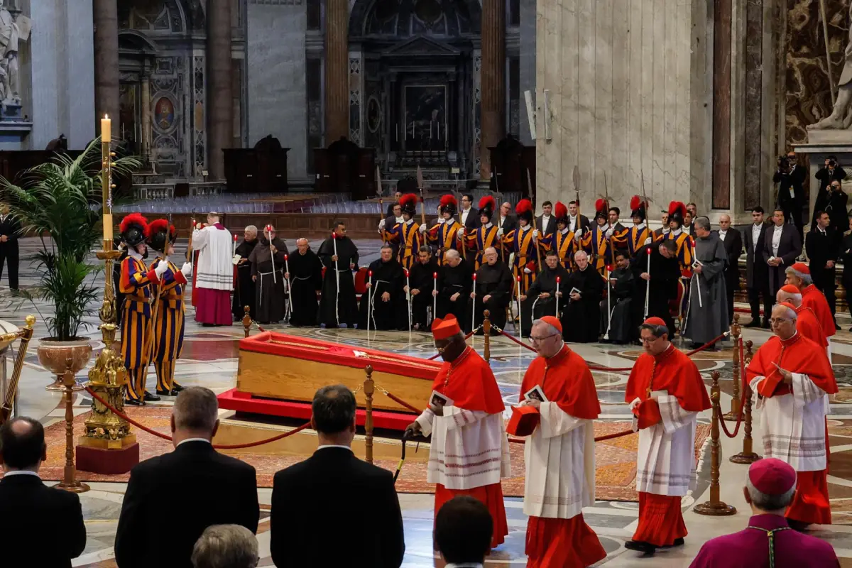 Trasladan el cuerpo del papa Francisco a la Basílica de San Pedro, EFE