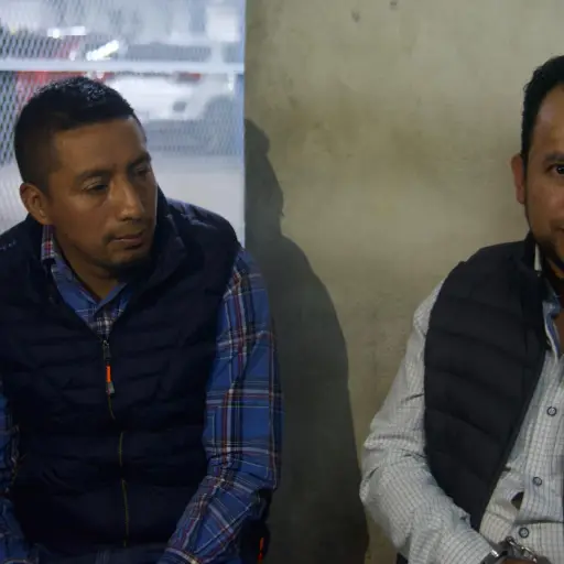 Luis Pacheco y Héctor Chaclán, exlíderes indígenas, a la espera de audiencia en torre de tribunales. ,Omar Solís/Emisoras Unidas