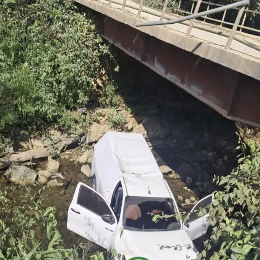 Vehículo del MP se accidenta en Petén.  ,Foto Bomberos Municipales Departamentales