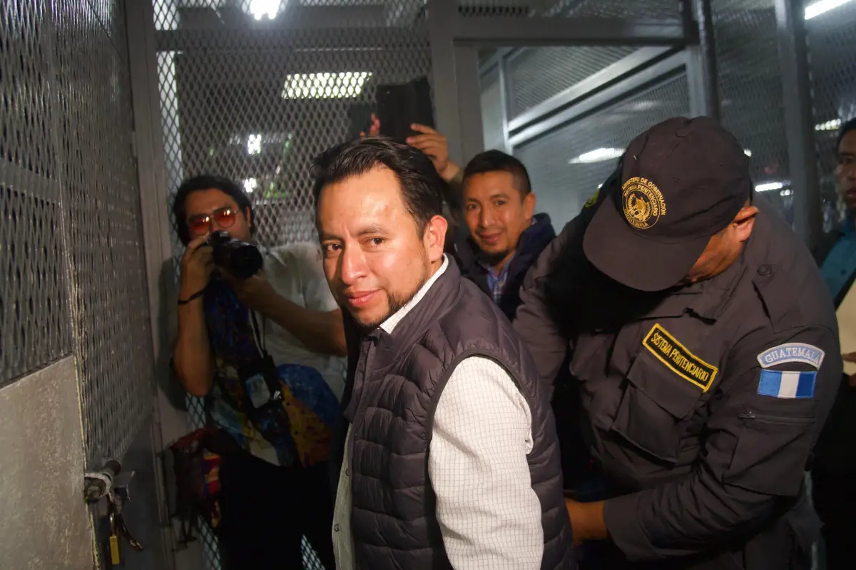 Luis Pacheco y Héctor Chaclán son trasladados a la carceleta de la Torre de Tribunales., Foto Omar Solís