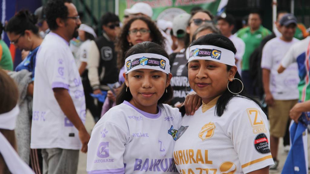 Afición de Comunicaciones en el Estadio Cementos Progreso para el Clásico 333 | Alex Meoño