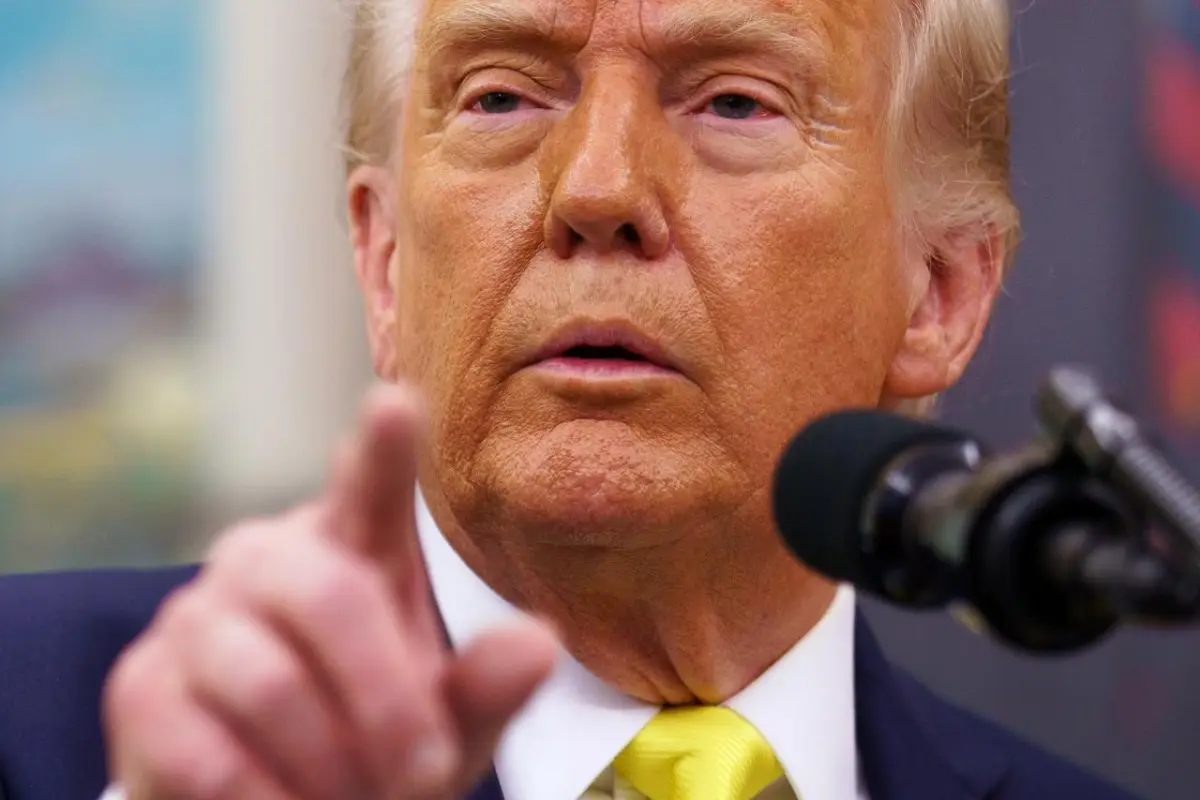 El presidente estadounidense, Donald Trump, pidió al Supremo que levante la pausa a las expulsiones de migrantes a El Salvador,  EFE/EPA/WILL OLIVER / POOL

