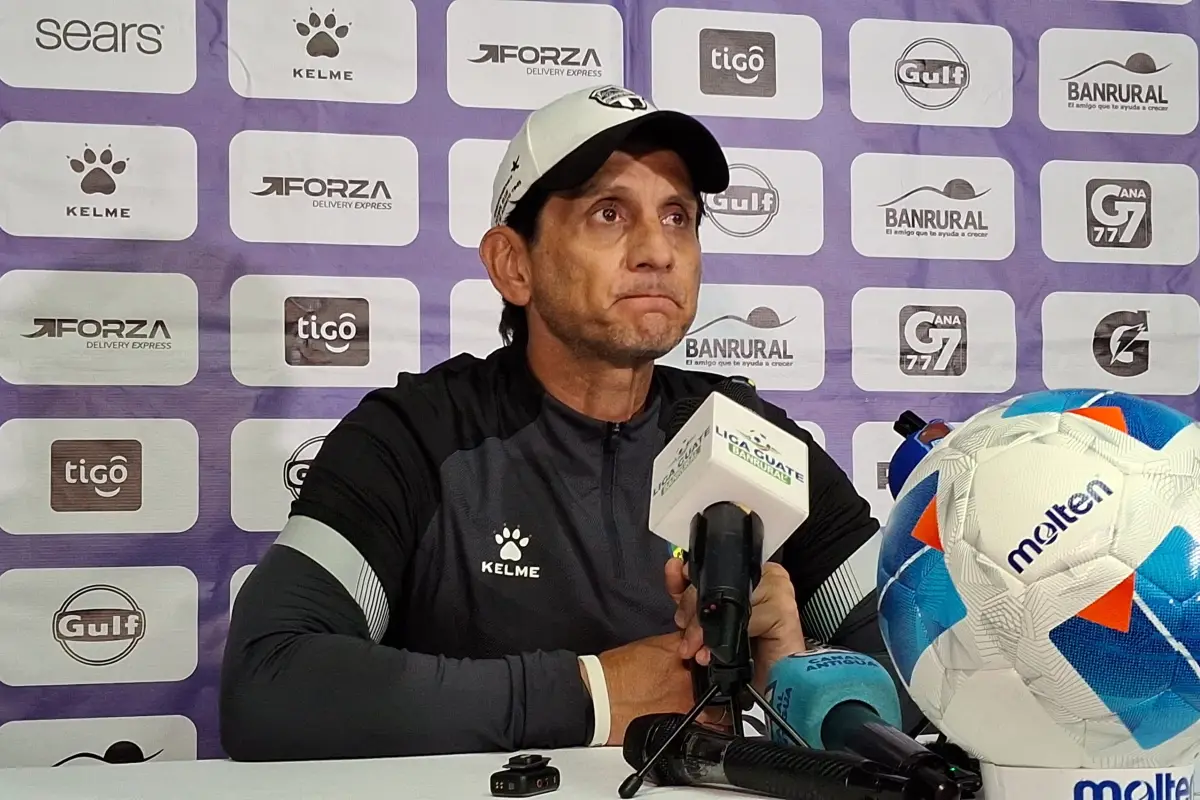 Ronald González, técnico de Comunicaciones - Alex Meoño