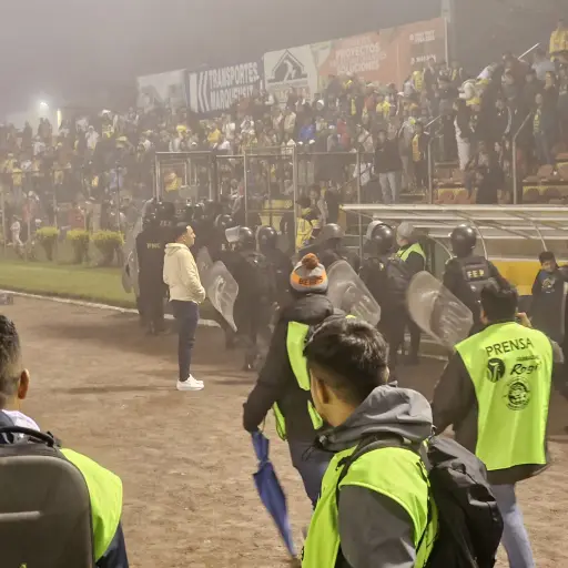 Reportan incidentes en el Estadio Marquesa de la Ensenada - Diego Vásquez / EU San Marcos