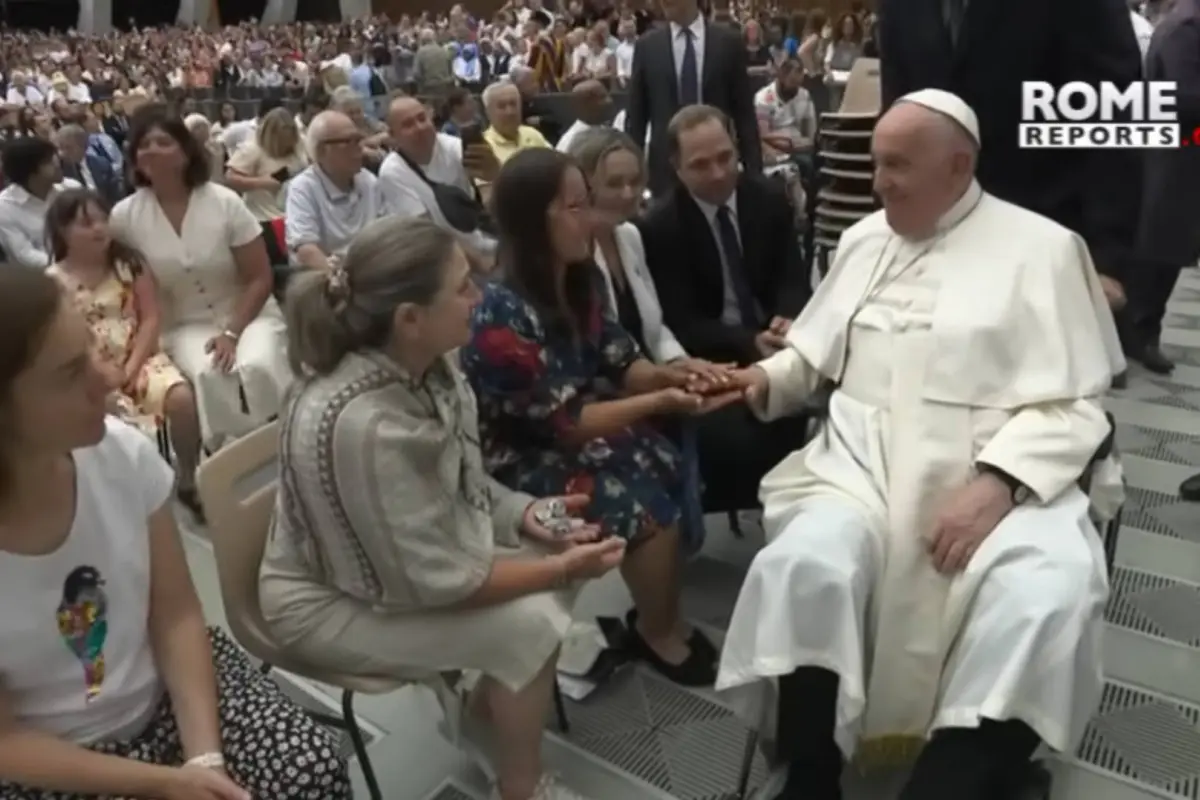 El día que el papa Francisco bendijo la medalla olímpica de Adriana Ruano - Rome Reports