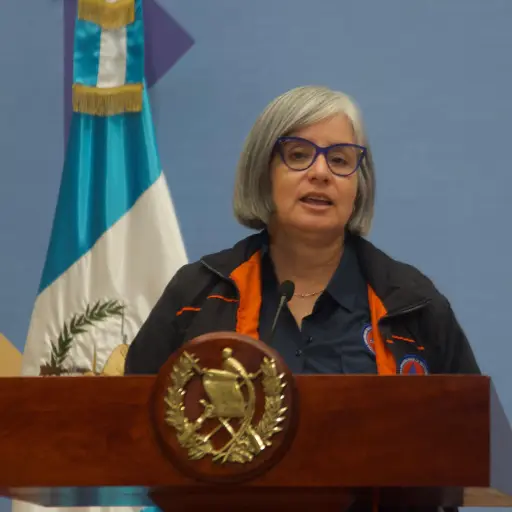 La secretaria ejecutiva de la Conred, Claudinne Ogaldes, en conferencia en el Palacio Nacional para brindar resultados del Sinaprese 2025.