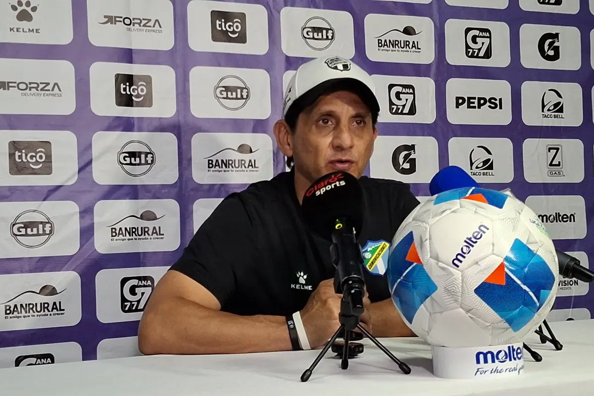 Ronald González, técnico de Comunicaciones - Alex Meoño