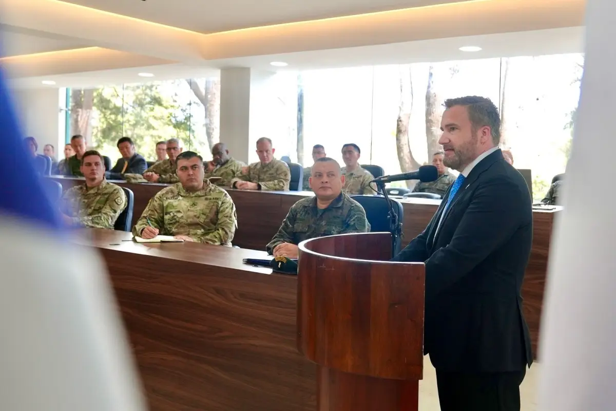 El embajador de los Estados Unidos en Guatemala, Tobin Bradley, explica el incidente., Juan Carlos Chanta/EU