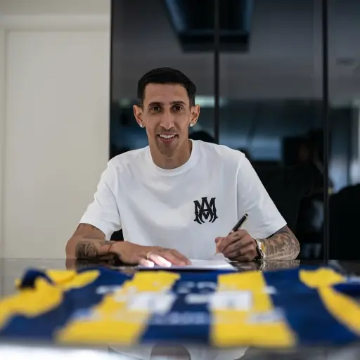 Ángel Di María firma el contrato que lo vincula a Rosario Central una vez finalice el Mundial de Clubes 2025 instagram @rosariocentral