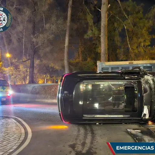 El accidente ocurrió en el bulevar Rafael Landívar. ,Bomberos Municipales
