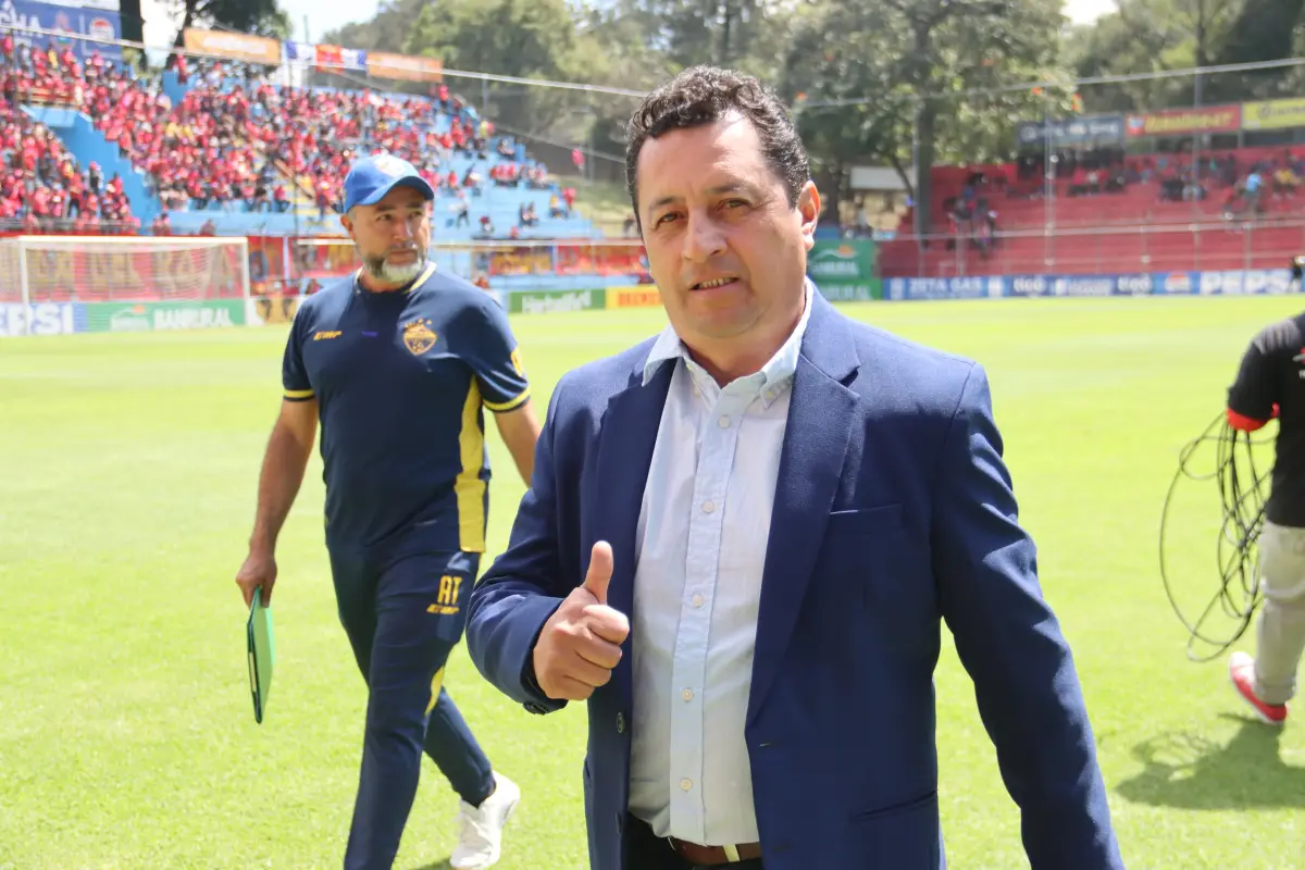 Roberto Montoya destituido de Cobán Imperial 