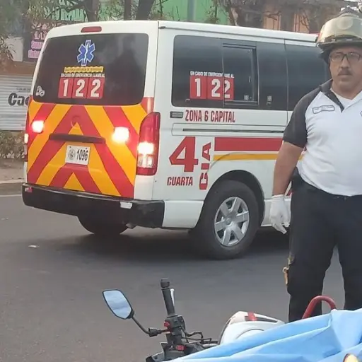 Bomberos confirmaron la muerte del motorista. ,Foto Bomberos Voluntarios