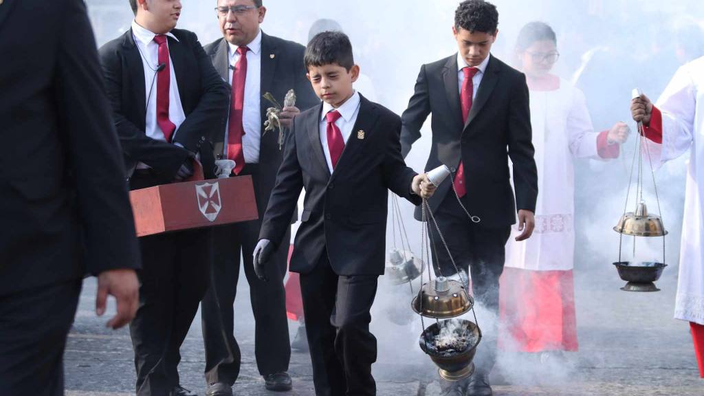 Devotos católicos agradecen a Dios con procesión en zona 1 | Álex Meoño