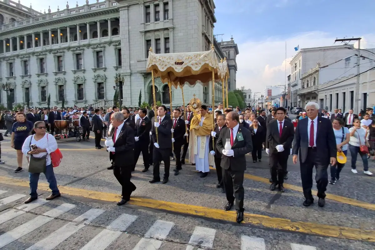 Los fieles finalizaron el recorrido en Catedral Metropolitana, Álex Meoño.