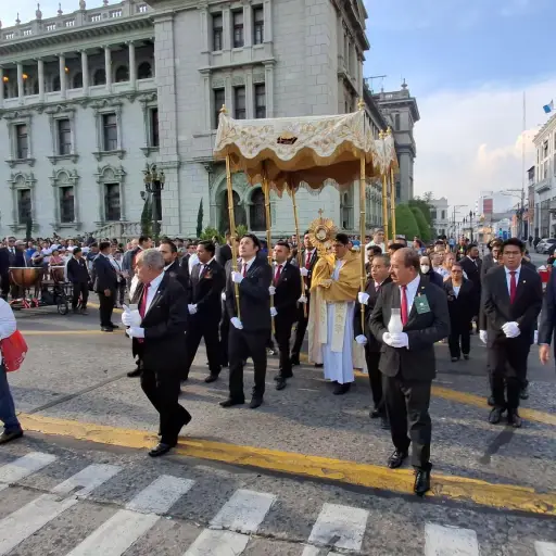 Los fieles finalizaron el recorrido en Catedral Metropolitana ,Álex Meoño.