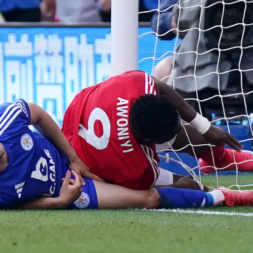 El delantero nigeriano del Nottingham Forest, Taiwo Awoniyi, fue ingresado en coma inducido luego de sufrir una grave lesión abdominal.- RR.SS.