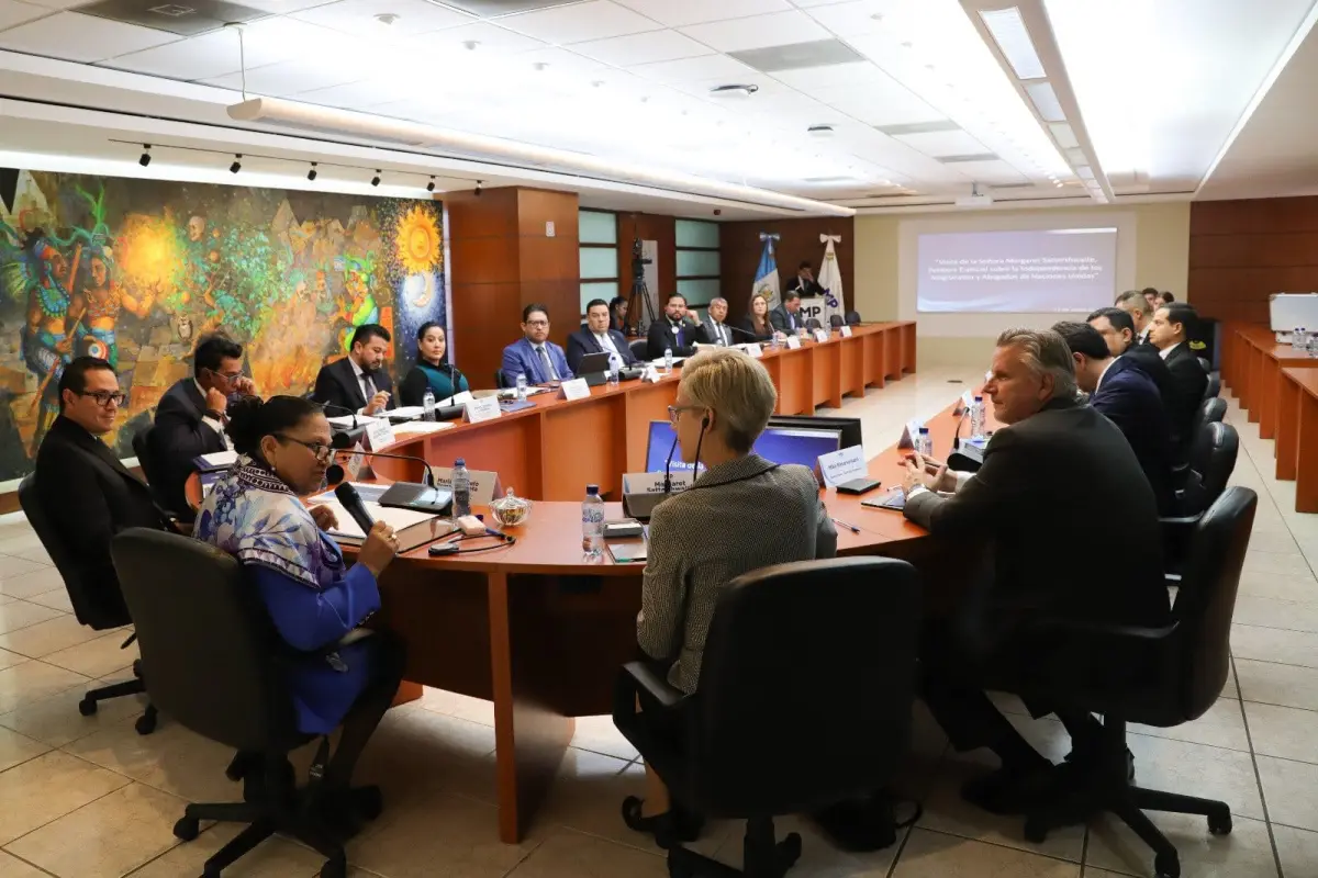 Los equipos a cargo de Porras y Satterthwaite se reunieron durante la tarde del martes 13 de mayo en Ciudad de Guatemala., Ministerio Público