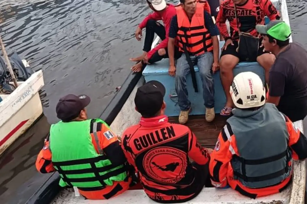 El joven fue hallado 40 millas mar adentro., Bomberos Voluntarios